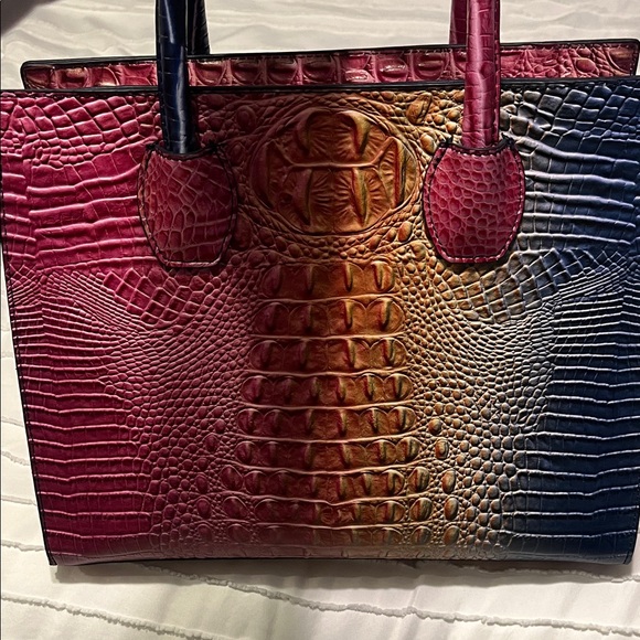 Elegant Multicolor Crocodile-Embossed Tote Bag - Picture 5 of 10